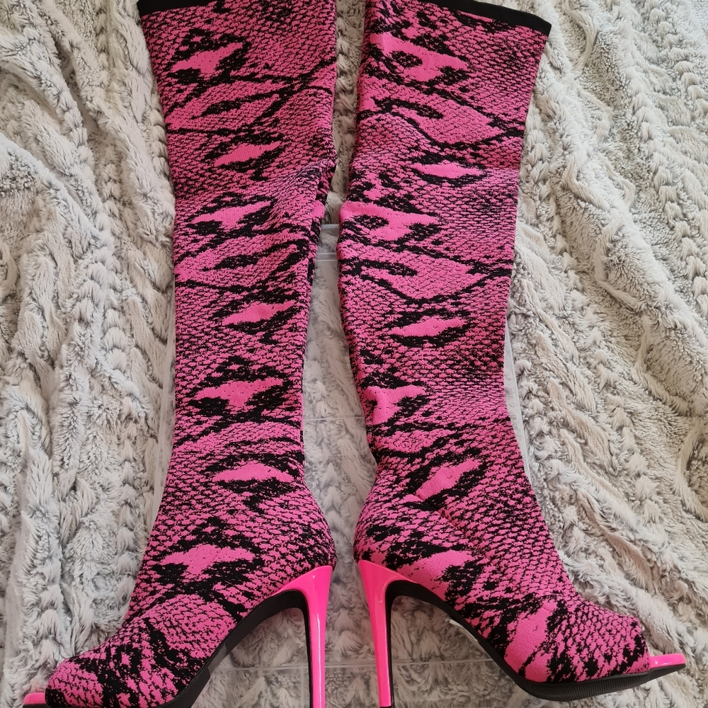 NWT Hot Pink and Blk Over The Knee Peep Toe Heels - Picture 2 of 8